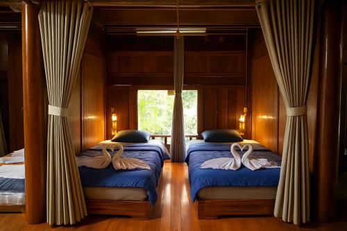 Postel nebo postele na pokoji v ubytování Loop Eco Stone House HG