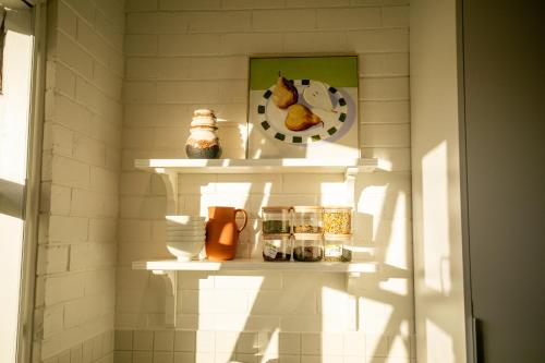 Ảnh trong thư viện ảnh của Charming oasis steps from the beach ở Mandurah