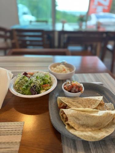 Φαγητό σε αυτό το ξενοδοχείο ή κάπου εκεί κοντά