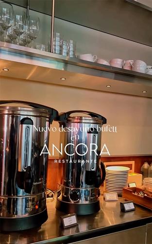 una macchina per il caffè appoggiata su un bancone di Quartier Retiro Vista al Rio Piso 10 a Buenos Aires