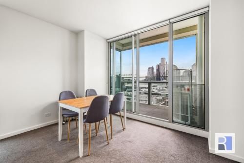 Gallery image of REST COLLECTION Apartments on Collins Docklands in Melbourne
