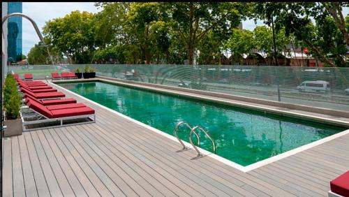 Swimmingpoolen hos eller tæt på Quartier Retiro Vista al Rio Piso 10