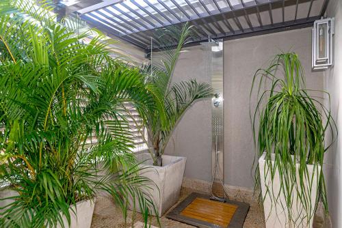 Et badeværelse på Exquisite Buttonwood Reef 6BDR Villa Ocho Rios