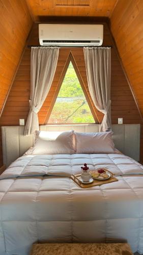 En eller flere senge i et værelse på Cabanas Lago - Figueira - 3