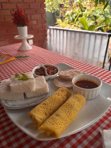 Comida en la habitación en casa particular o alrededores