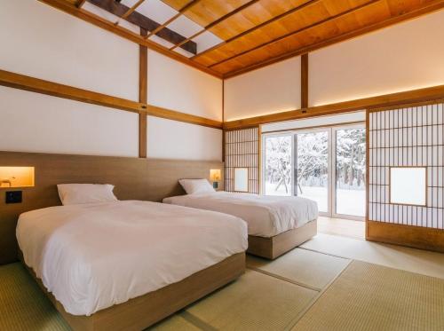 Ένα ή περισσότερα κρεβάτια σε δωμάτιο στο 森のオーベルジュ 三 みつ - 旧 森厚真hotel CHUPKI -