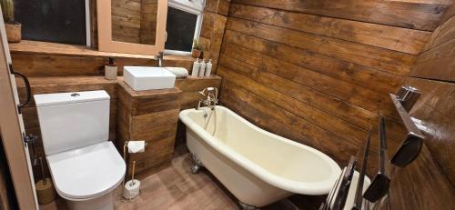 Cowboy Corner - Hot Tub, City Centre, Free Parking photo 29