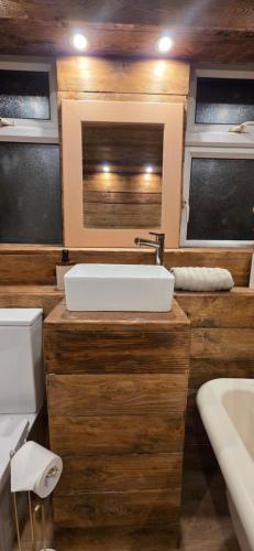 Cowboy Corner - Hot Tub, City Centre, Free Parking photo 34