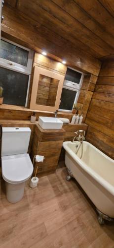 Cowboy Corner - Hot Tub, City Centre, Free Parking photo 44