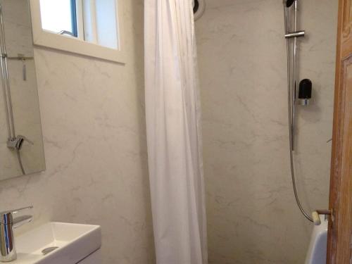 Phòng tắm tại 5 person holiday home in ESKILSTUNA