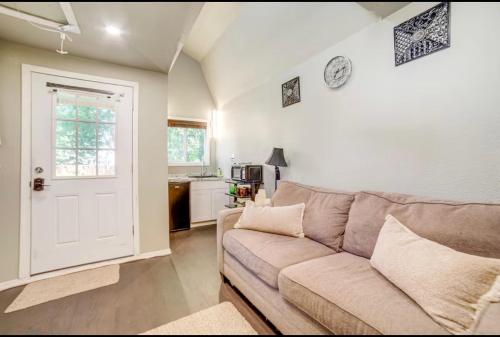 Φωτογραφία από το άλμπουμ του Nestled in a peaceful neighborhood σε Meridian