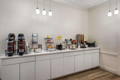 Kohvi ja tee valmistamise võimalus majutusasutuses Comfort Inn Oceanside Deerfield Beach