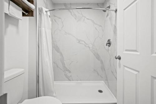 Koupelna v ubytování Econo Lodge Biloxi Beach