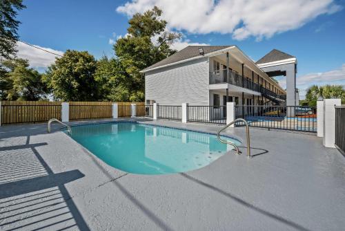 a swimming pool in front of a house at Econo Lodge Biloxi Beach in Biloxi