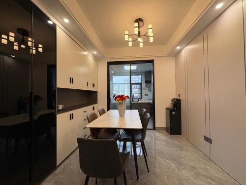 a kitchen and dining room with a table and chairs at Xiaowo SmileNest Downtown Scenic Spot Ticket Service Close to Tianmen Mountain Scenic Area Ideal for Couples, Families and Group Bookings in Zhangjiajie