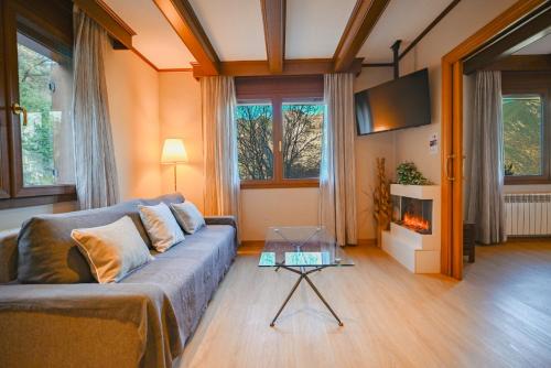 Escapada Natural con Parking, Vistas y Jardín