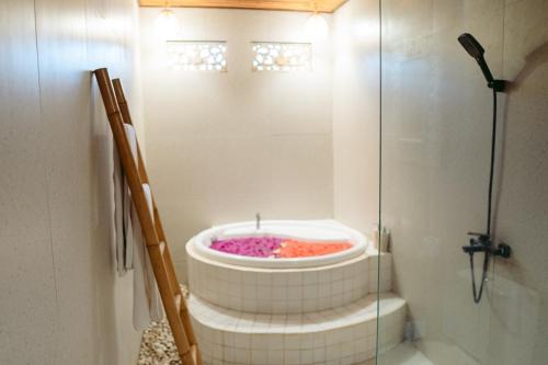 a bathroom with a bath tub with a shower at The Caldera Villas in Kubupenlokan
