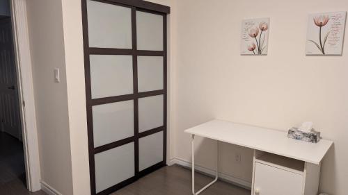 Fotografie z fotogalerie ubytování Quiet Modern Private Suite with Parking and Fast Wifi v destinaci Markham