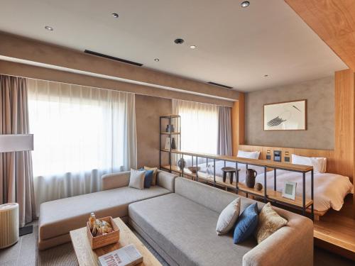 Postel nebo postele na pokoji v ubytování LIBER HOTEL Osaka