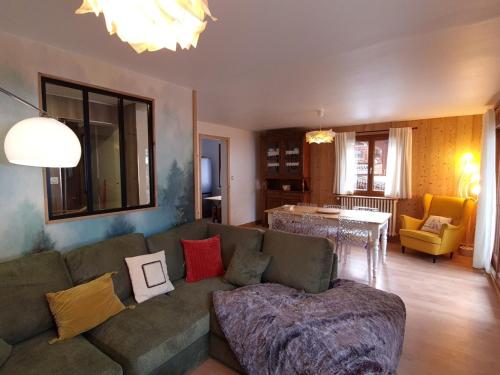 Appartement T4 au centre de La Clusaz avec balcon et WIFI - FR-1-459-252