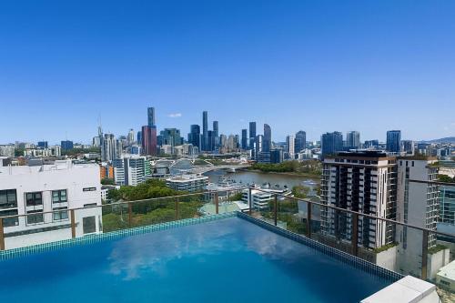 Swimmingpoolen hos eller tæt på Milton Oasis - Luxury Apt near Milton Station