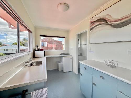 Kuchyň nebo kuchyňský kout v ubytování Mountain View Motel