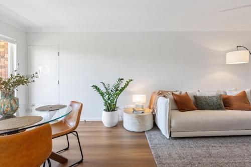 Posezení v ubytování Spacious Apartment Near Cronulla Beach