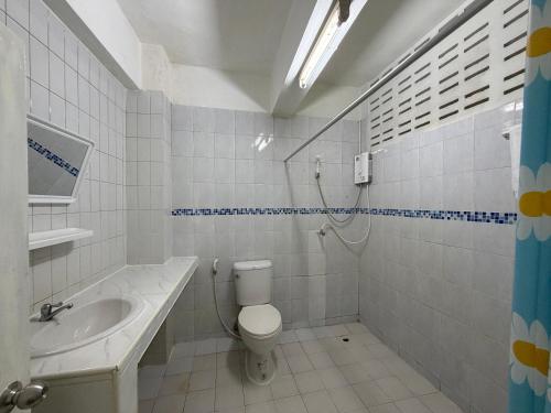 Et badeværelse på Canberra Apartment