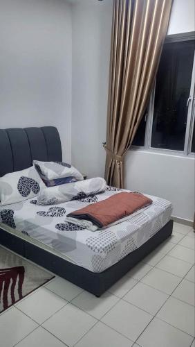 Una cama o camas en una habitación de Homestay PPAM Dalur Apartment Presint 18,Putrajaya