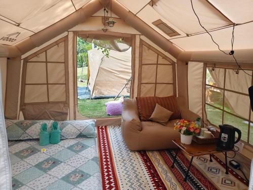 Posezení v ubytování Lhong Luk Khao Camping