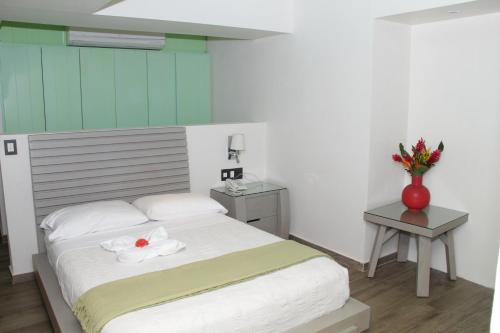 a bedroom with a bed and a lamp at Villas Maria Isabel in Santa Cruz Huatulco