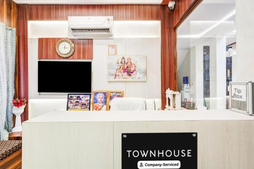 Μια τηλεόραση ή/και κέντρο ψυχαγωγίας στο Super Townhouse Jodhpur Clock Tower Formerly Shiv Hari Heritage