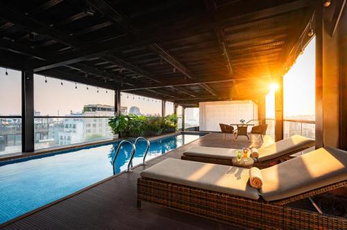 Hanoi Solis Hotel — Swimming pool