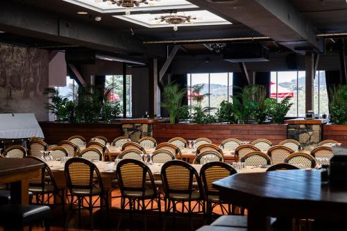 Restaurace v ubytování Lake Jindabyne Hotel