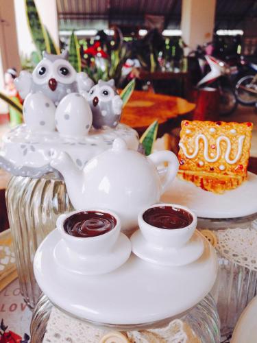 a tea set with three cups and a saucer at NT House in Chiang Rai