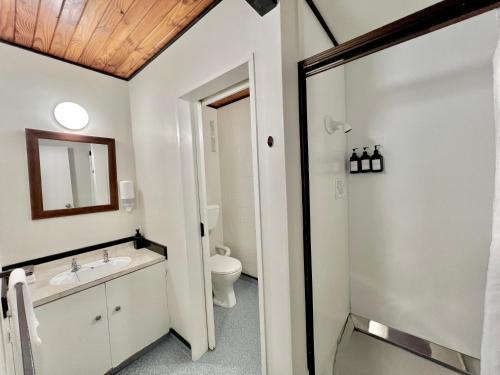 Et badeværelse på Mountain View Motel