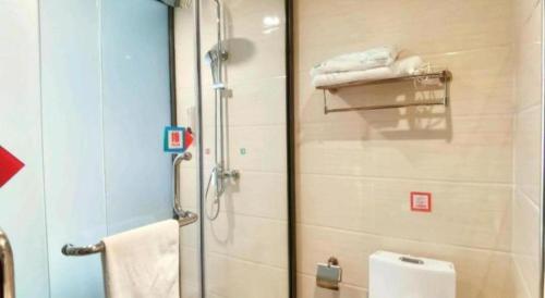 Ένα μπάνιο στο Pai Hotel Dengfeng Songshan Shaolin Temple Chonggao Road