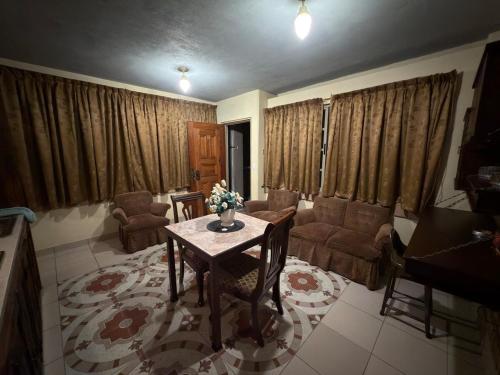 a living room with a table and chairs at Departamento Nuevo Céntrico Las Marías 2 in Saltillo