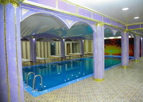 Kolam renang di atau dekat dengan HON SAROY - immerse atmosphere in the epoch of the khans