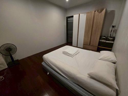 a bedroom with a white bed with a window at Little Tree Hut Bangkachao in Bang Chak