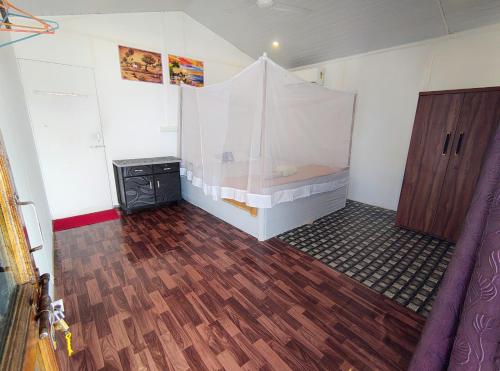 an empty room with a sink and a wooden floor at Mountain Palm patnem beach in Patnem