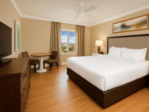 Кровать или кровати в номере Parc Soleil, a Hilton Grand Vacations Club- STUDIO ST3