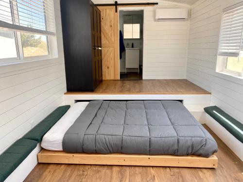 Postel nebo postele na pokoji v ubytování CampTinyHomes