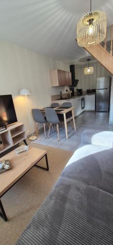 Maison rénovée avec stationnement privatif