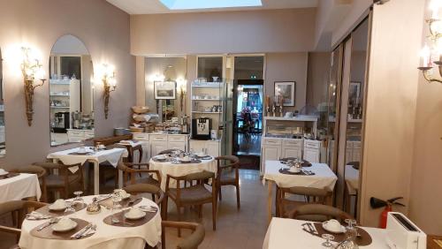 Veitingastaður eða matsölustaður á Hotel Dandy Rouen centre