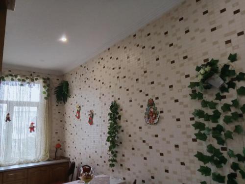 Φωτογραφία από το άλμπουμ του Просторная, двухкомнатная квартира в престижном районе города Баку στο Μπακού