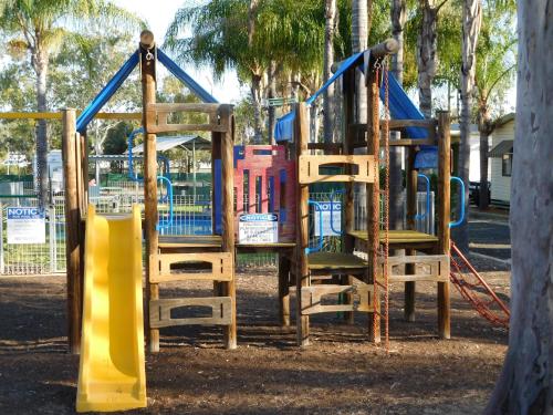 Zona de juegos infantil en Villa Holiday Park