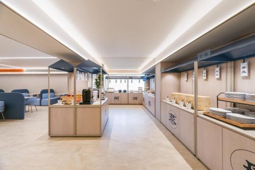 Køkken eller tekøkken på Hanting Hotel Shanghai International Tourism Resort Chuansha Road