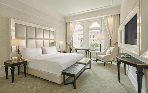 Párisi Udvar Hotel Budapest, part of Hyatt — Bedroom