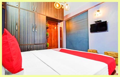 En eller flere senge i et værelse på The Villa Rewa MP